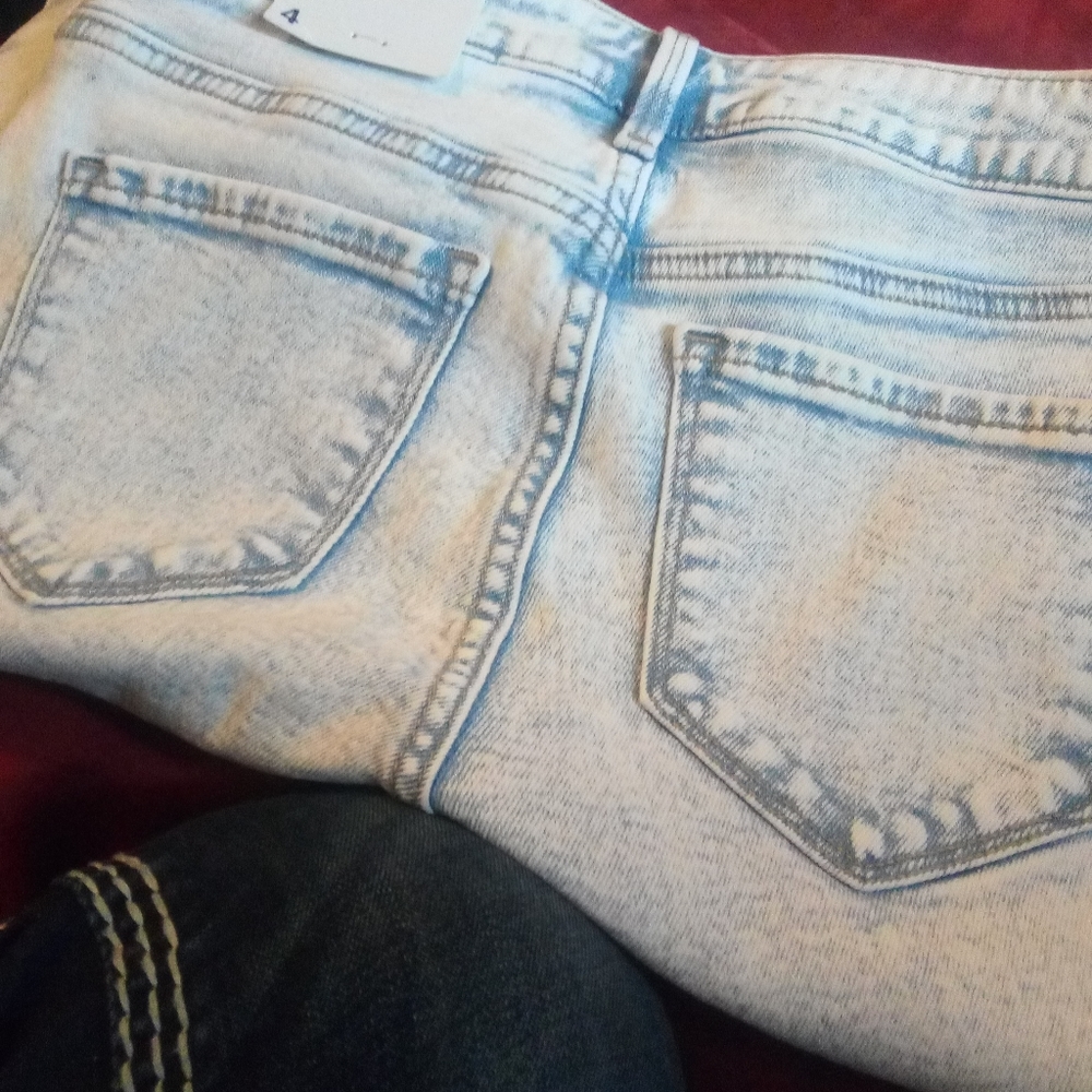 Jeans - Picture 2 of 4